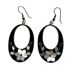 Pierced Mexico earrings drop & dangle wires silvertone black & white MOP flowers